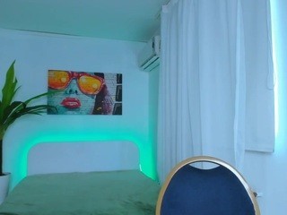 Foxy-Aleks nude on Live Cam Girls Room