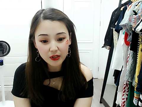 Gina-HEBE naked stripping on cam for live sex video chat