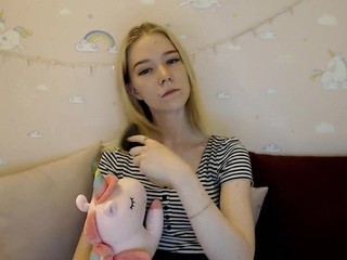 Litl-Mia nude on Live Cam Girls Room