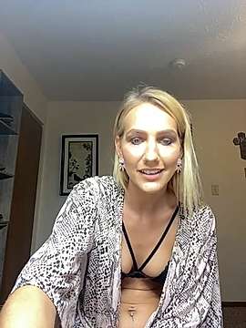 misskitty0070 naked stripping on cam for live sex video chat