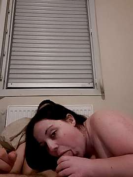 suce-une-grosse-bite naked stripping on cam for live sex video chat