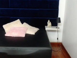 valeriee-perez nude on Live Cam Girls Room