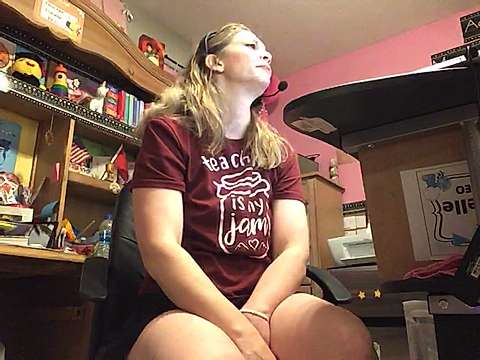 xXJasmineDreamXx naked stripping on cam for live sex video chat