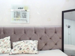 Agataa-Romanov nude on Live Cam Girls Room