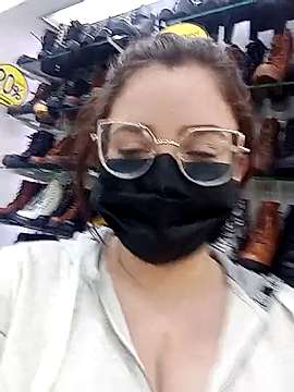 Dara-Fox naked stripping on cam for live sex video chat