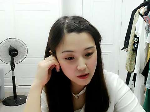 Einis-Baby naked stripping on cam for live sex video chat