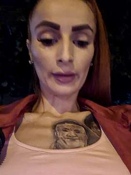 LaylaDeanQueen naked stripping on cam for live sex video chat