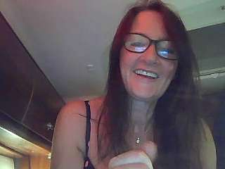 MatureUKhotwife naked stripping on cam for live sex video chat
