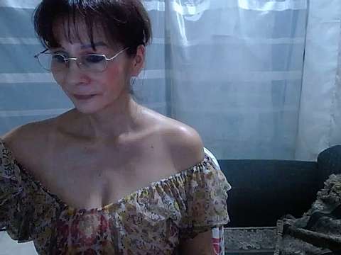 mommysexy16 naked stripping on cam for live sex video chat