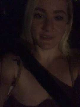 RaynaTulip naked stripping on cam for live sex video chat