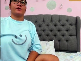 Samantha Davis nude on Live Cam Girls Room