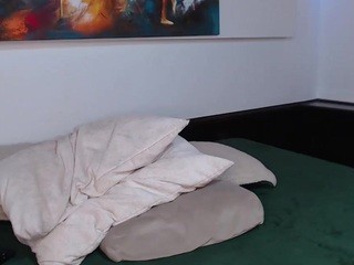Violet-Kiut nude on Live Cam Girls Room