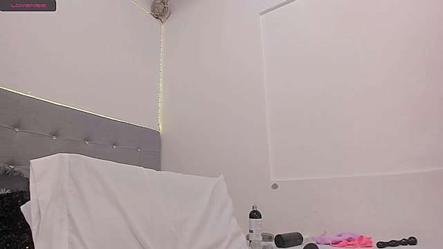 DannaHott17 naked stripping on cam for live sex video chat