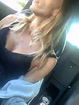 HeidiHarperUK naked stripping on cam for live sex video chat