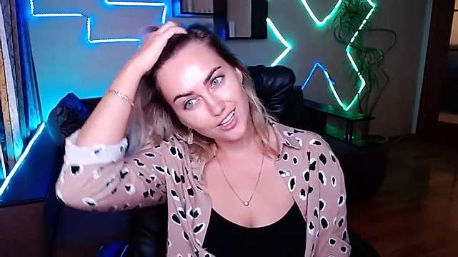 Miss_Love_ naked stripping on cam for live sex video chat