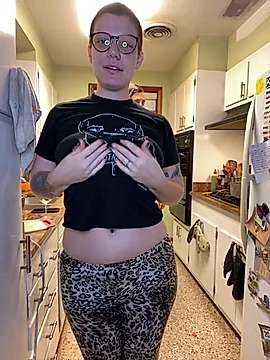 SquishBoss naked stripping on cam for live sex video chat