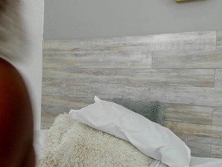 violet-cherry nude on Live Cam Girls Room