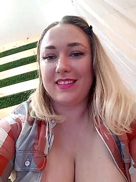 Wet-Creamy-Pussy naked stripping on cam for live sex video chat