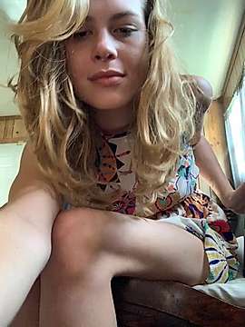 xoxocherrypie naked stripping on cam for live sex video chat