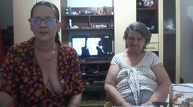 delicateMilfx naked stripping on cam for live sex video chat