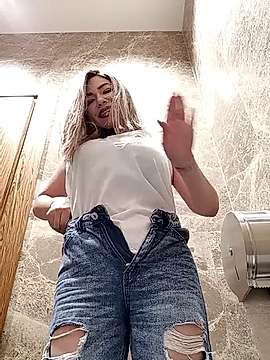 Ella_momy naked stripping on cam for live sex video chat