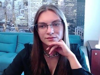 EmilySyde nude on Live Cam Girls Room