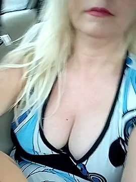 Giorgia_gi naked stripping on cam for live sex video chat