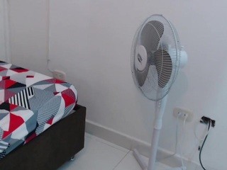 Honeyhot20 nude on Live Cam Girls Room