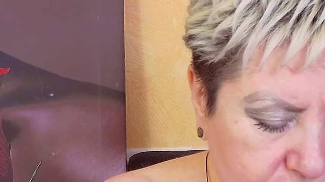 LadyPosh naked stripping on cam for live sex video chat