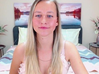 LiConda nude on Live Cam Girls Room
