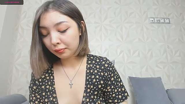maisie_lee naked stripping on cam for live sex video chat