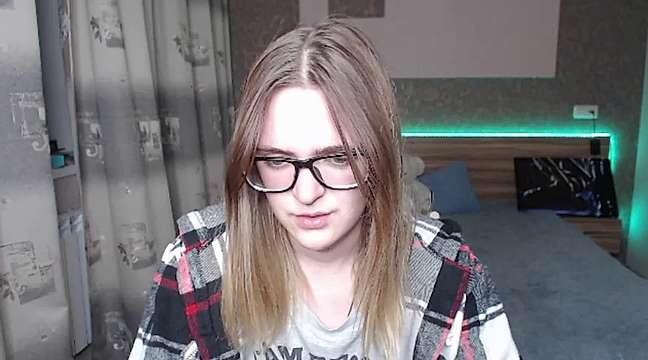 Nikaaa_ naked stripping on cam for live sex video chat