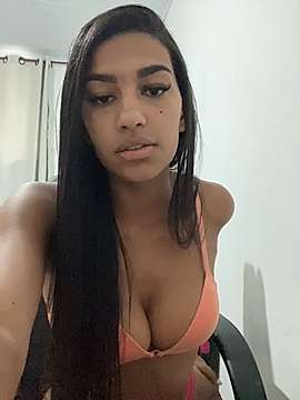 pietra_sexy naked stripping on cam for live sex video chat