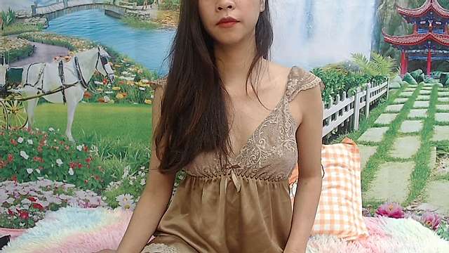 saraydoll naked stripping on cam for live sex video chat