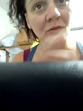 WhyteWydow naked stripping on cam for live sex video chat