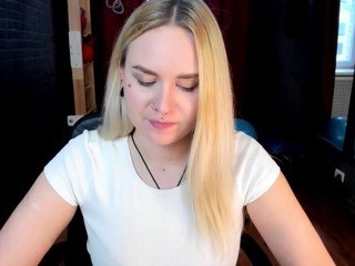 AlexaBowle nude on Live Cam Girls Room