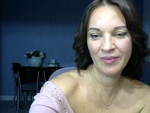 AnnaWaller naked stripping on cam for live sex video chat