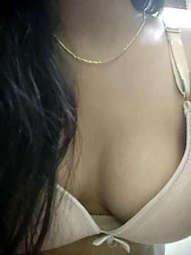 Arpeeta1995 naked stripping on cam for live sex video chat