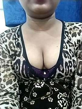 Desi_Dainaa naked stripping on cam for live sex video chat