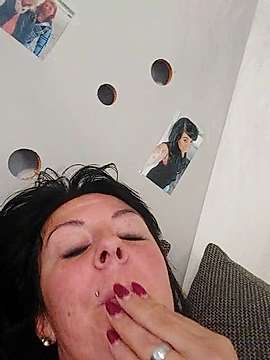 -Devil-Anny- naked stripping on cam for live sex video chat