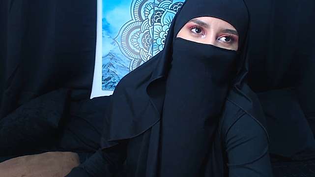 Farisha_Manzur naked stripping on cam for live sex video chat