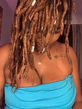PrettyPrincessMoney naked stripping on cam for live sex video chat