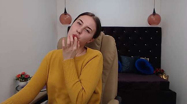 SarahBrown1 naked stripping on cam for live sex video chat