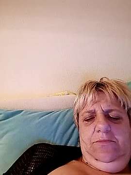 Sexyshow18 naked stripping on cam for live sex video chat