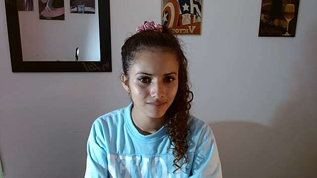 TayIorSweet naked stripping on cam for live sex video chat