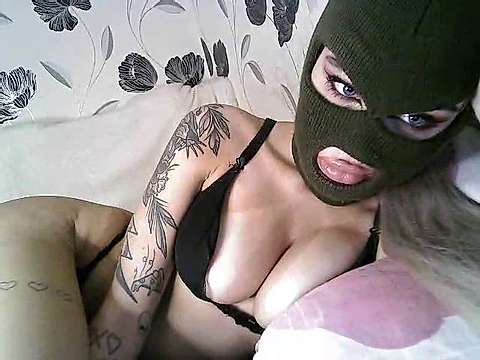 banditt_girl naked stripping on cam for live sex video chat