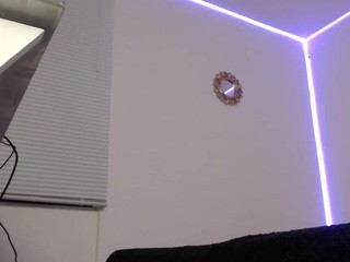 Bella-Rossi3 nude on Live Cam Girls Room