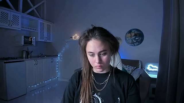 BonnyBanks naked stripping on cam for live sex video chat