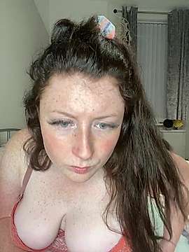 evielikestoplay naked stripping on cam for live sex video chat