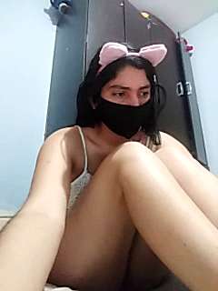 Vale_Gomez_ naked stripping on cam for live sex video chat